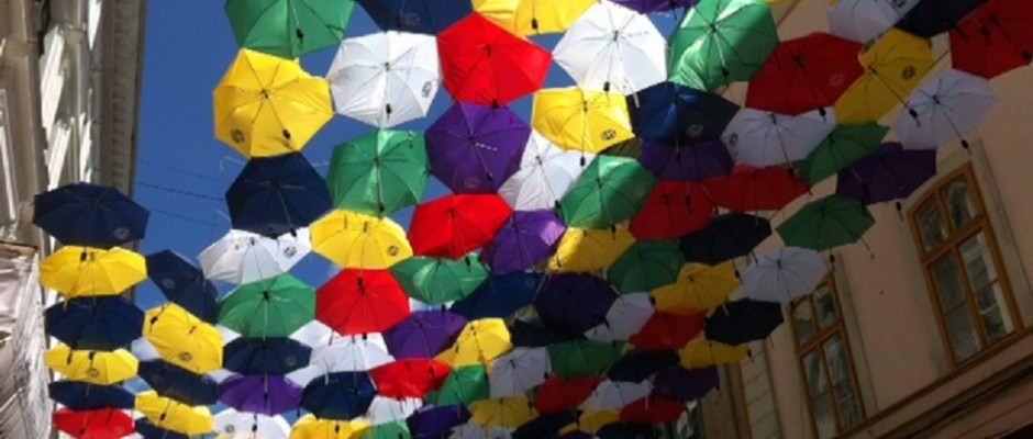 umbrele colorate strada alba iulia